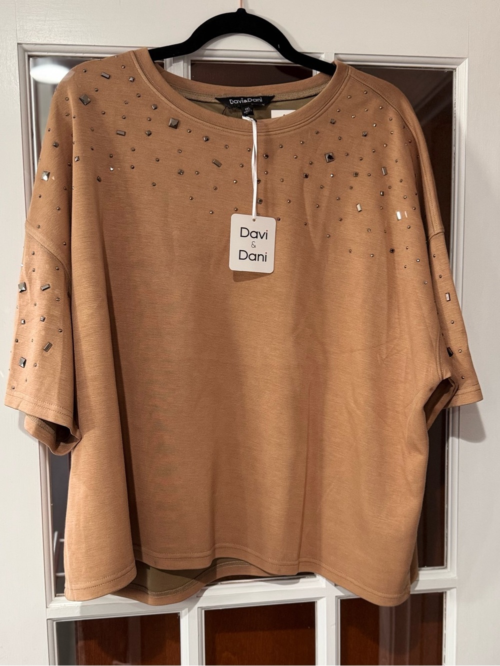 NWT DAVI & DANI Camel Short-Sleeve Embellished Sweatshirt